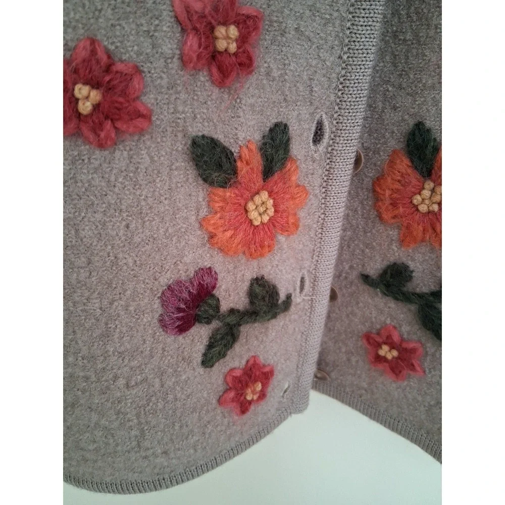 vintage 100 % Wool.Appleseed's Petites floral embroidered cardigan. P M . - Picture 4 of 14